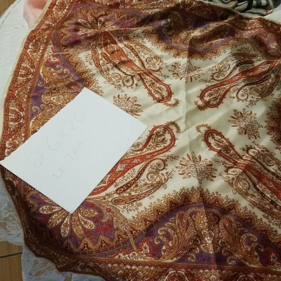 Vintage scarf lot of 11 mixed fabric estate sale find - Picture 14 of 17